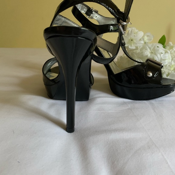 NWOT ~ GUESS Black Patent Heels - Picture 11 of 16